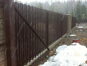 Забор из евроштакетника в шахматном порядке 122 метра фото в Хотьково