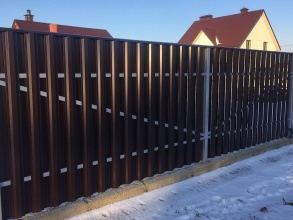 Забор из евроштакетника в шахматном порядке 10 соток фото в Хотьково